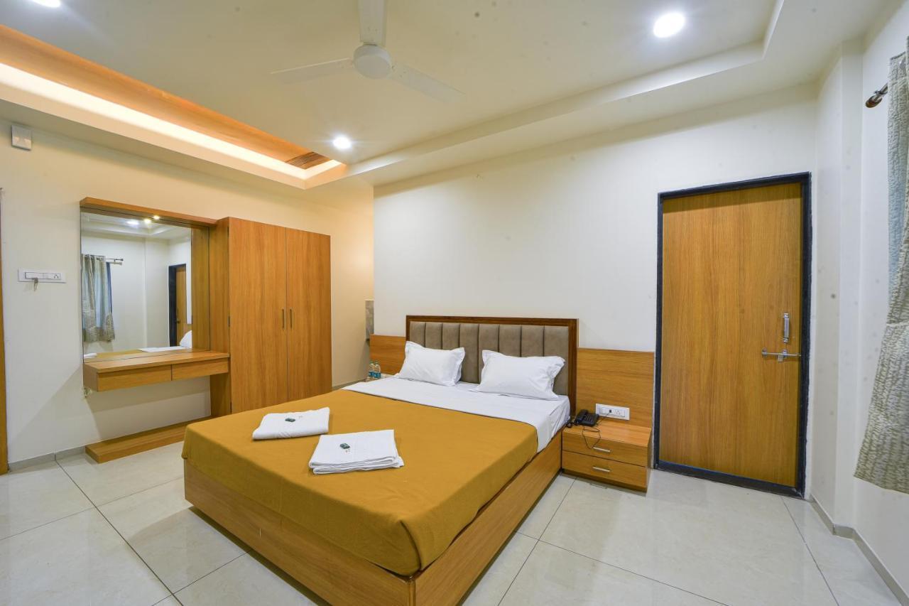 Hotel TrushaDham Kolhapur Exterior foto