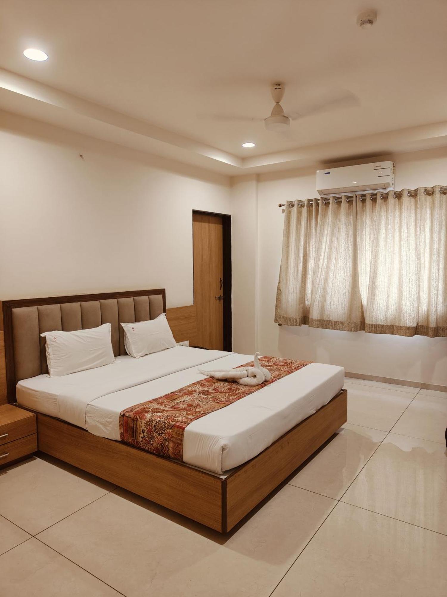 Hotel TrushaDham Kolhapur Exterior foto