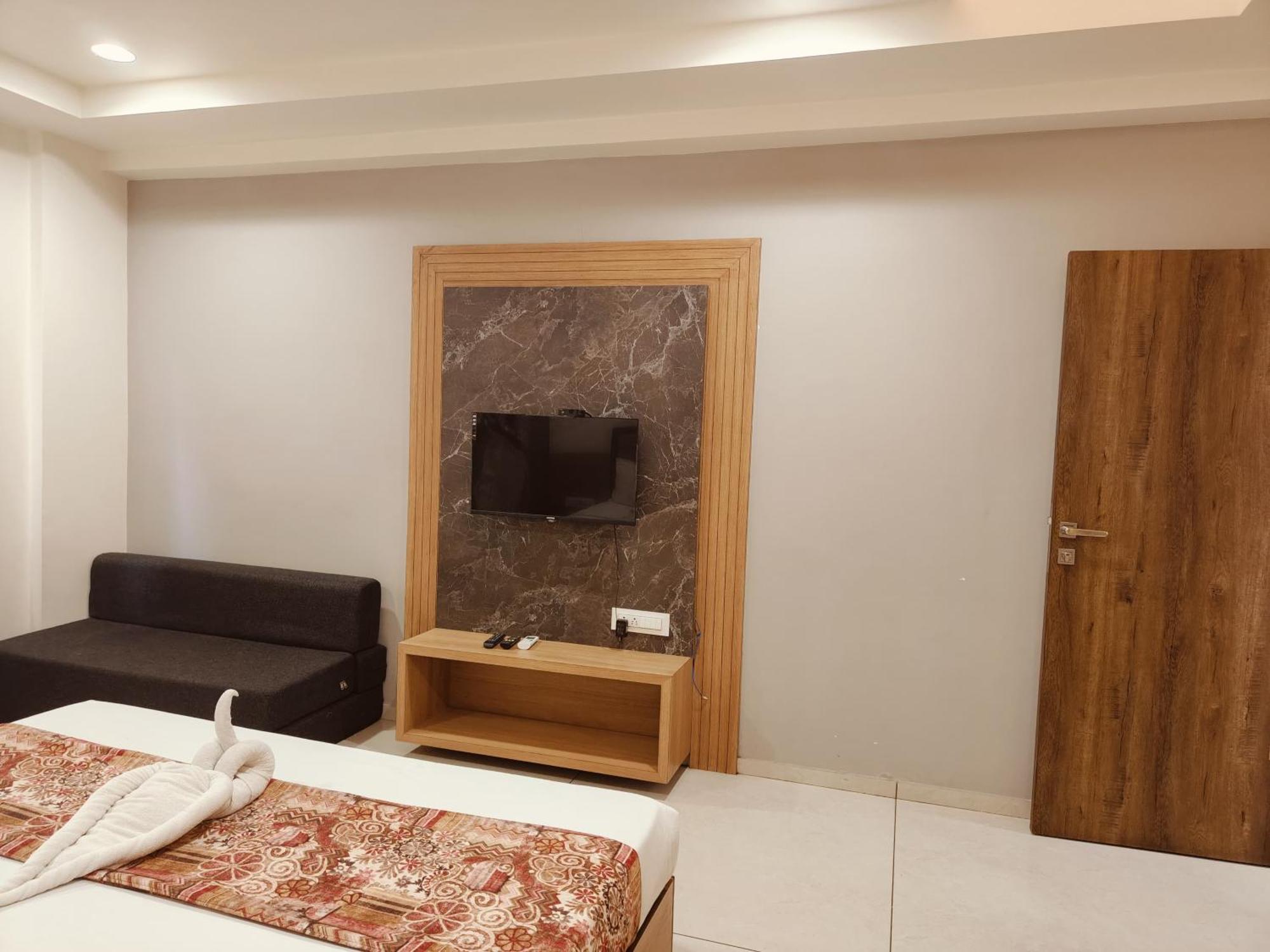 Hotel TrushaDham Kolhapur Exterior foto