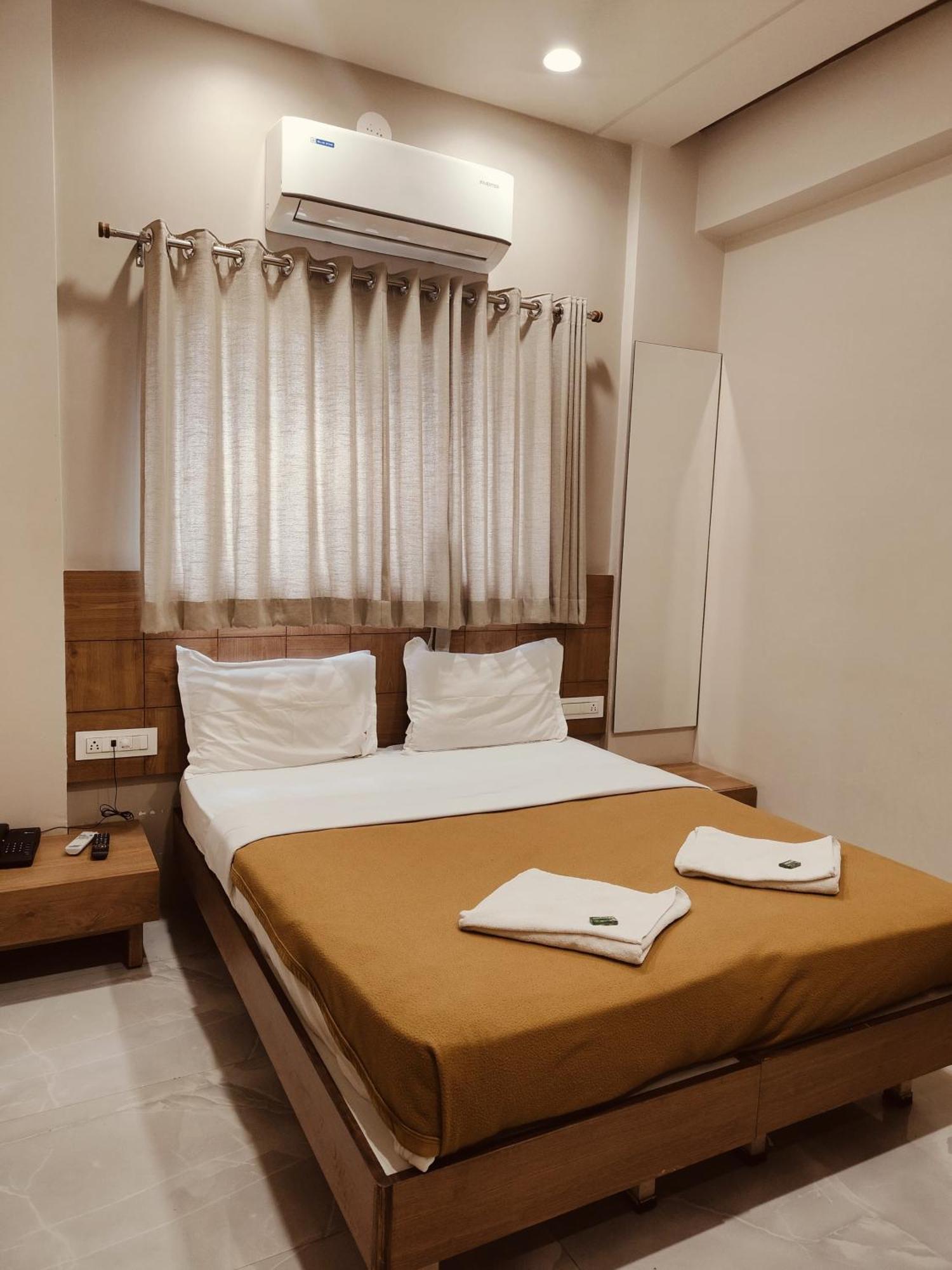 Hotel TrushaDham Kolhapur Exterior foto