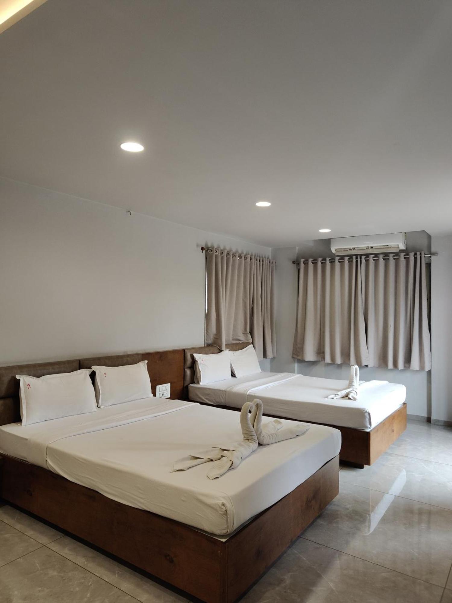 Hotel TrushaDham Kolhapur Exterior foto