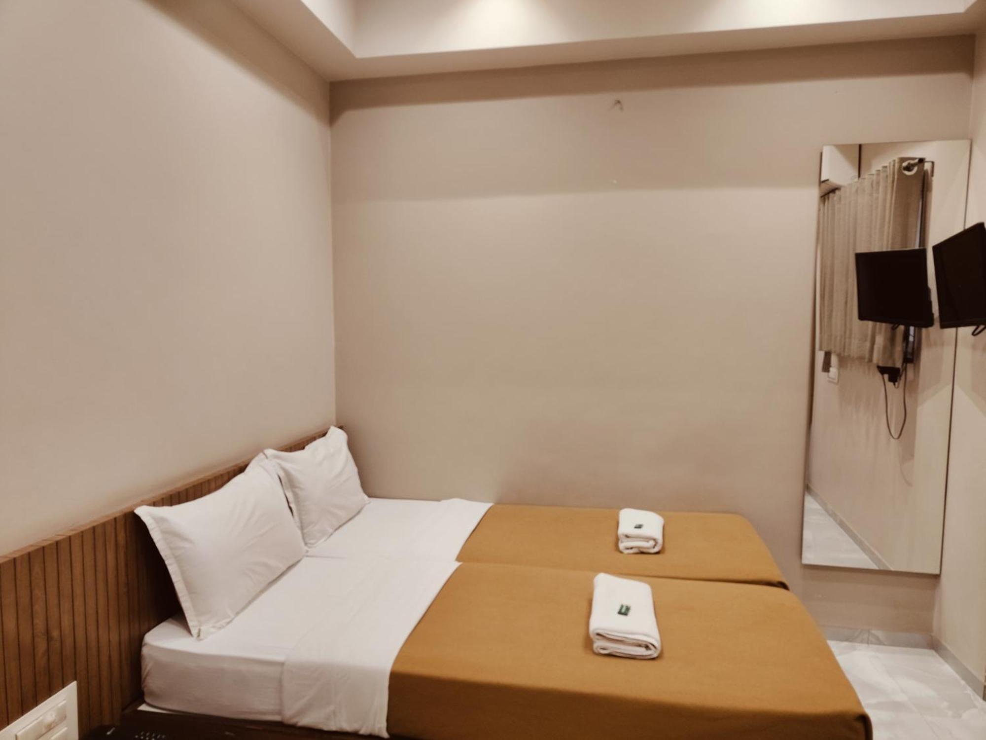 Hotel TrushaDham Kolhapur Exterior foto