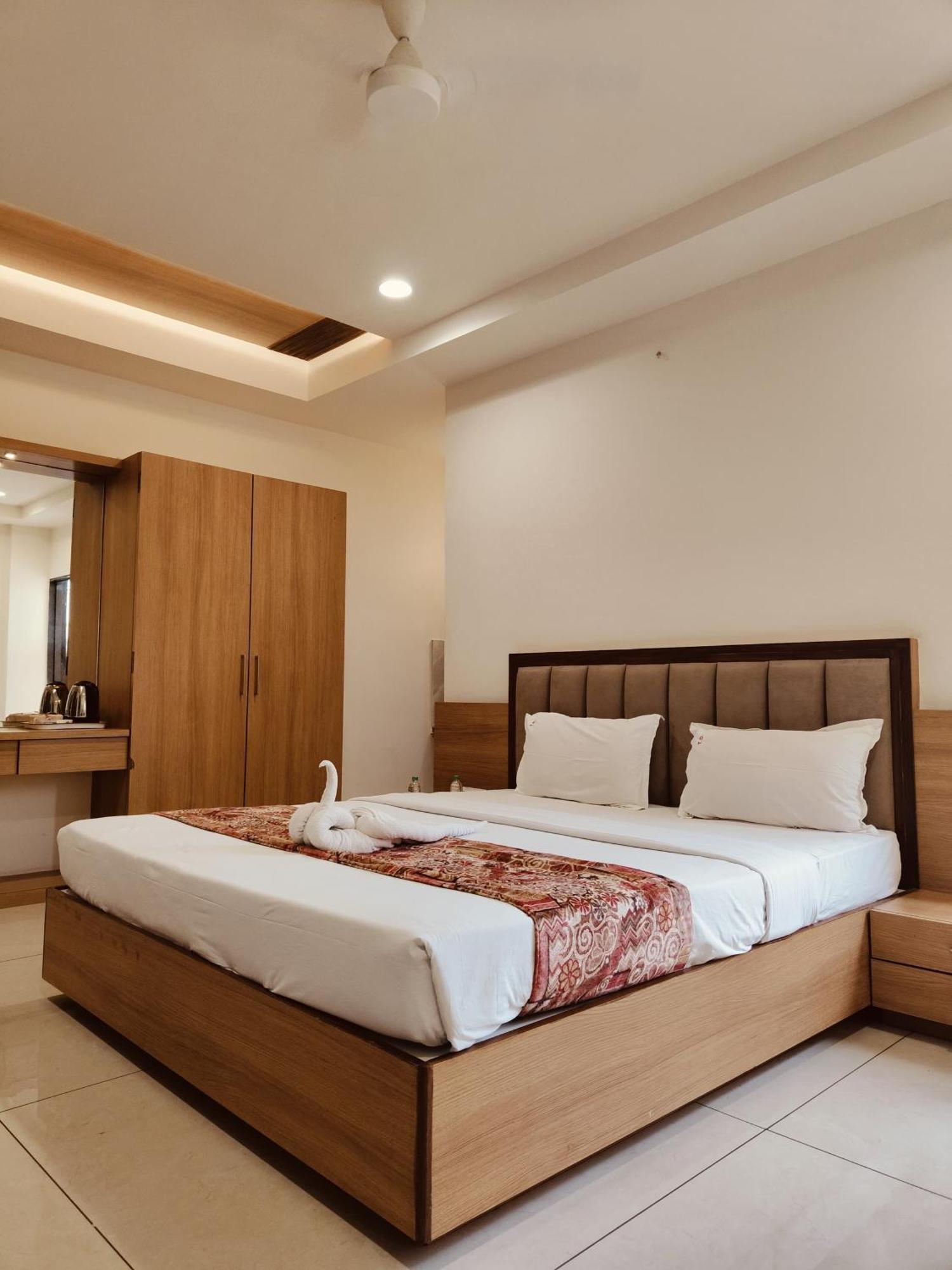 Hotel TrushaDham Kolhapur Exterior foto