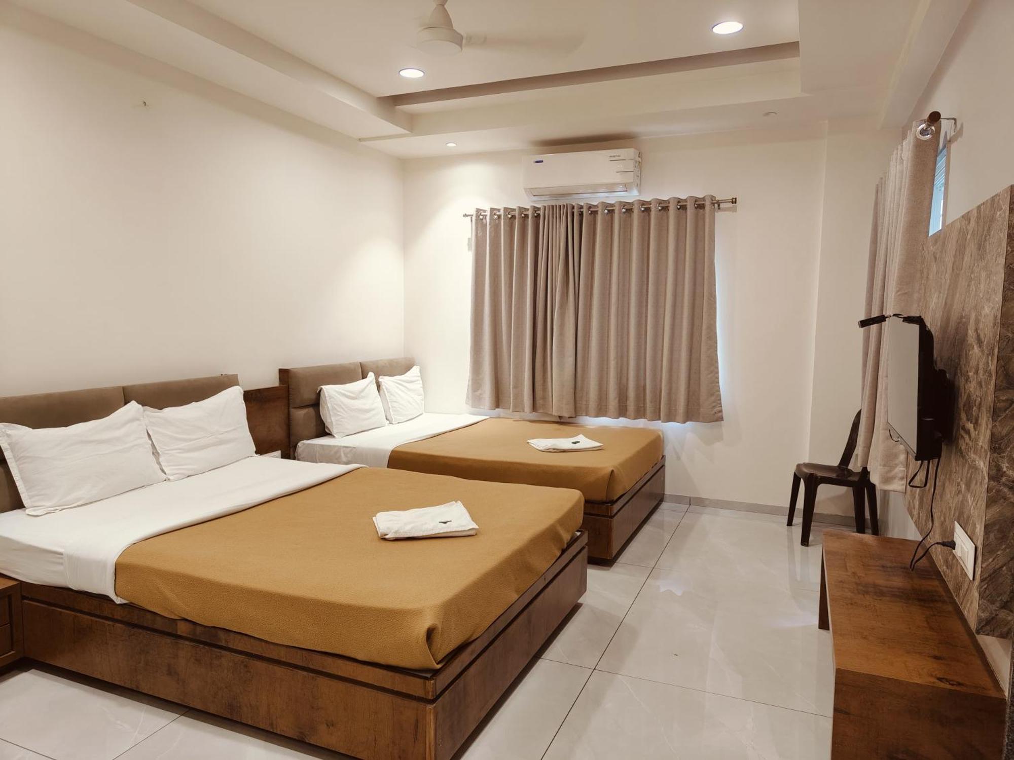 Hotel TrushaDham Kolhapur Exterior foto